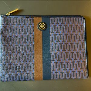 Tory Burch Clutch / sleeve